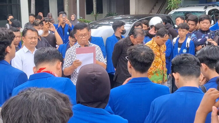 Tuntut Pembangunan Gedung, Ratusan Mahasiswa UNP Unjuk Rasa 