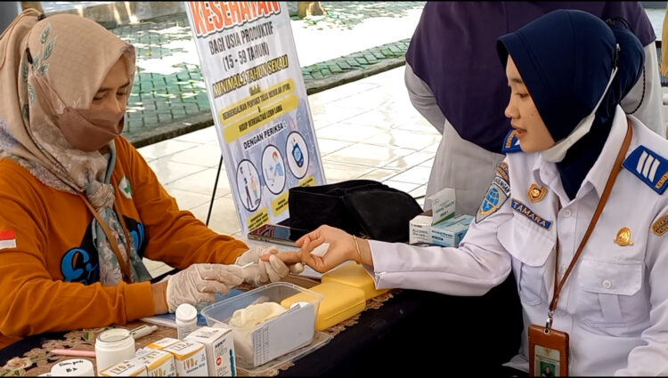 Polres Trenggalek Gelar Ramp Check Bus Jelang Natal dan Tahun Baru, Tes Urine Sopir dan Kernet