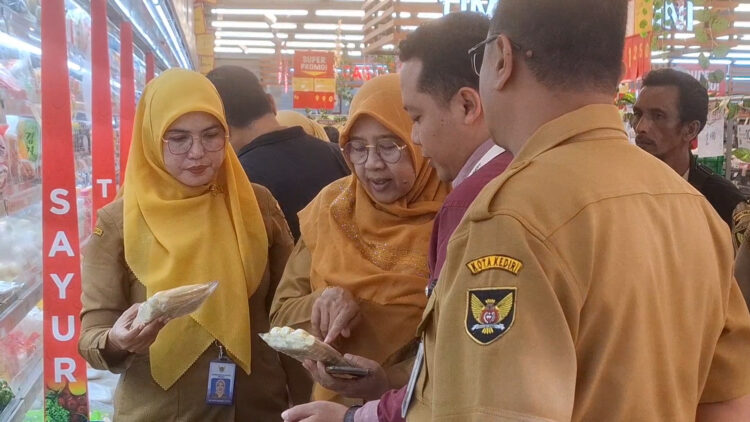 Jelang Nataru Petugas Gabungan Sidak Parcel Dan Makanan