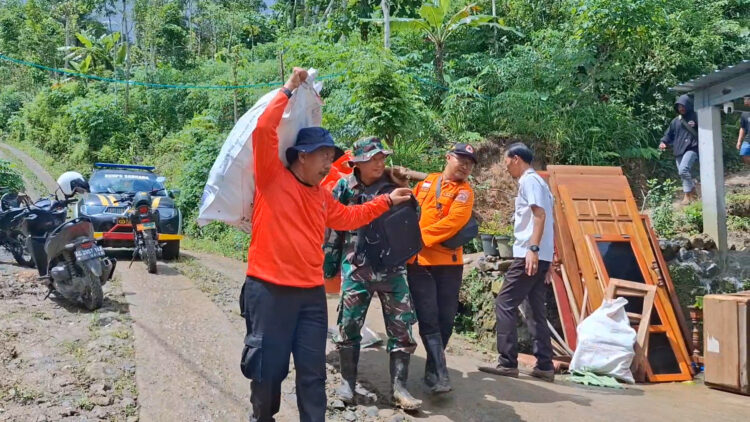 Bencana Tanah Gerak Melanda Desa Ngrandu, Kecamatan Suruh, Kabupaten Trenggalek Kian Parah