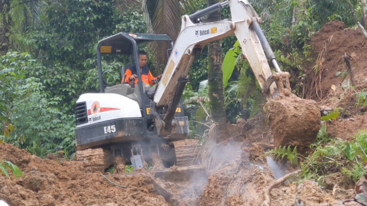 11 Keluarga Terisolir Akibat Tanah Longsor Di Trenggalek