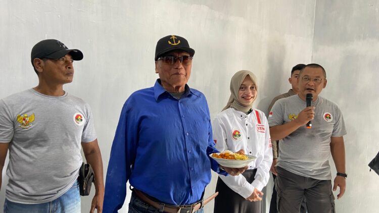 Ketua RSTN Kota Kediri Vinanda Prameswati Serahkan Kunci Rumah Baru Rohman Setelah Diperbaiki