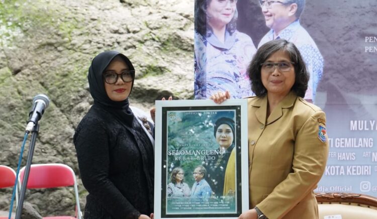 Musisi Kediri Dyah Prasadja Rilis Lagu Selomangleng Kebak Crito, Pj Wali Kota Kediri Dan Suami Jadi Pemeran Video Klip