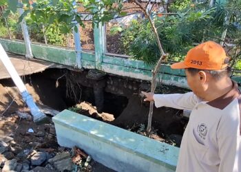 Halaman SDN Ngampel 2 Kota Kediri Ambles Akibat Longsor, Tidak Ada Korban Jiwa