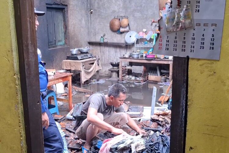 Diduga Akibat Korsleting Listrik Rumah Warga Tulungagung Terbakar