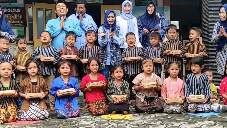 Koperasi Berkah Usaha Kediri Raya Salurkan Simulasi Makanan Bergizi Gratis di Sekolah