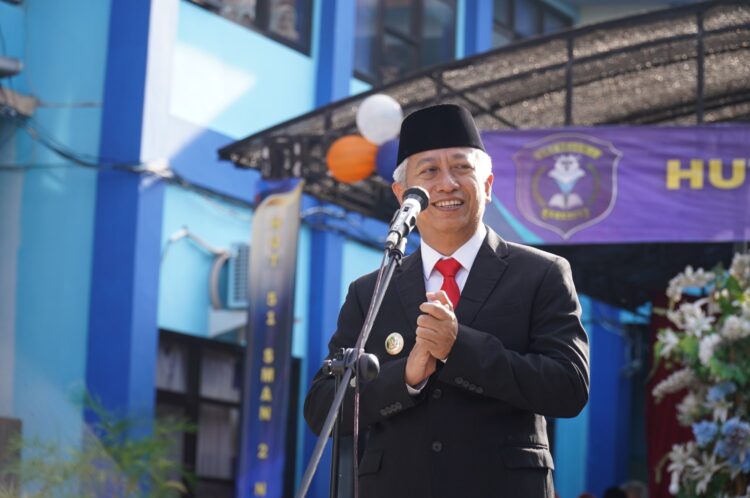 Beri Motivasi, Pj Bupati Nganjuk Menjadi Inspektur Upacara HUT ke-51 SMAN 2 Nganjuk