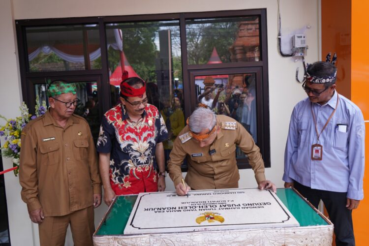 Resmikan Gedung Etalase UMKM, Pj. Bupati Handoko Fasilitasi Pemasaran Produk Lokal Nganjuk