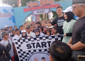 Membludak! Ribuan Peserta Ikuti Mlaku Bareng Mbak Vinanda – Gus Qowim Berhadiah Umrah