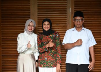 Mbak Vinanda – Gus Qowim Silaturahmi ke Rumah Bunda Fey