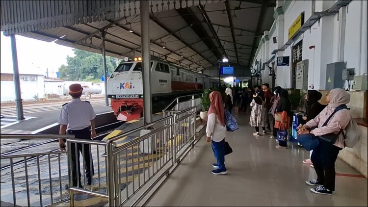 Antusiasme Penumpang Meningkat di Stasiun Kediri Selama Libur Isra’ Mi’raj dan Imlek