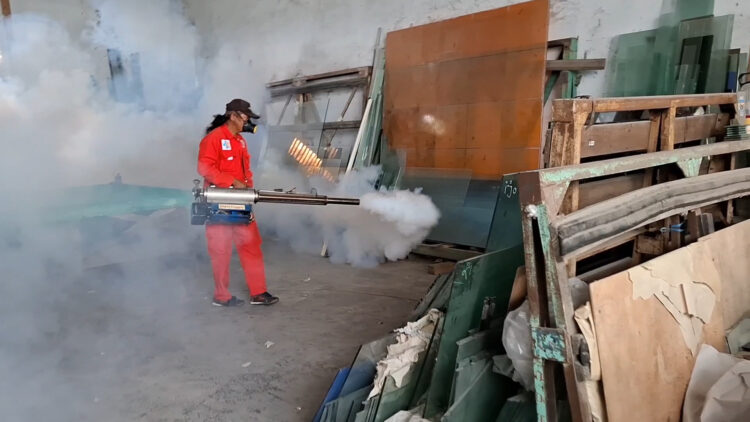 Pemerintah Kota Kediri Lakukan Fogging di Kelurahan Blabak untuk Cegah Penyebaran Chikungunya