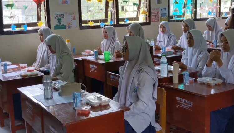 1.300 Siswa Tulungagung Nikmati Program Makan Bergizi Perdana