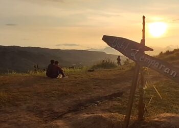 Bukit Lemparan, Destinasi Wisata Viral di Tulungagung yang Menawarkan Pemandangan Memukau