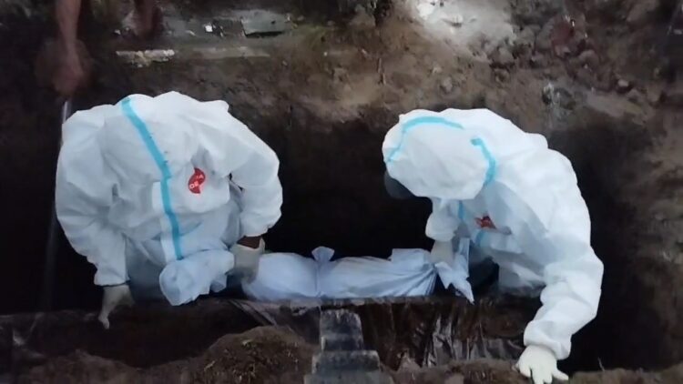 Potongan Tubuh Korban Dimakamkan Bersama Tubuh Utuh Pada Pemakaman Kedua di Blitar