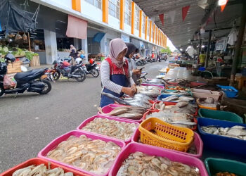 Cuaca Buruk, Harga Ikan Laut Di Pasar Setono Betek Kota Kediri Naik