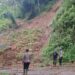 Tanah Longsor Menutup Akses Jalan Selingkar Waduk Wonorejo Tulungagung