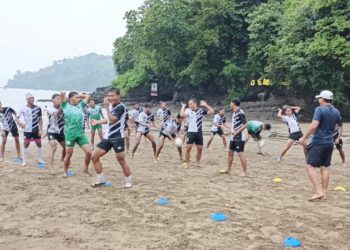 Inter Kediri Gelar Training Center di Pantai Gemah Menjelang Laga 16 Besar Liga 4