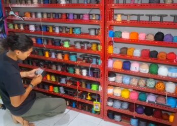 Pria Kediri Sukses Tekuni Usaha Kerajinan Berbahan Dasar Tali Paracord 