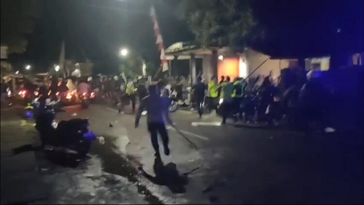 Massa Perguruan Silat Serang Polsek Watulimo, Tuntut Pembebasan Tahanan