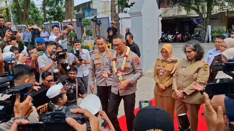 Kapolda Jatim Resmikan GOR Bulu Tangkis Tathya Dharaka Polres Kediri Kota