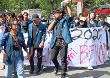 Mahasiswa UB Kediri Geruduk Gedung DPRD Kota Kediri