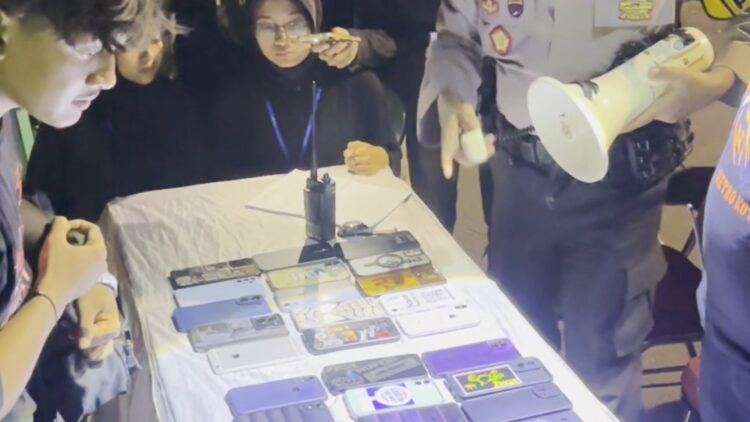 Polisi Tulungagung Temukan Puluhan HP Usai Konser Musik, Diduga Sengaja Dibuang Kawanan Pencopet