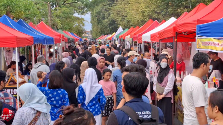 Pasar Takjil “Savana” Ramadhan di Tulungagung Menjadi Tempat Berburu Takjil yang Ramai