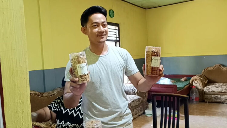 Perjalanan Sukses Ipong Wahyudianto: Dari Pemula Hingga Pengusaha Peyek Koin yang Mendunia