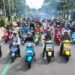 Peringati Hari Kartini Mbak Vinanda Riding Vespa Bersama Komunitas Vespa