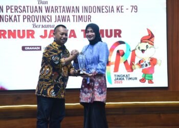 Mbak Wali Raih Penghargaan Tokoh Muda Pemberdaya Masyarakat