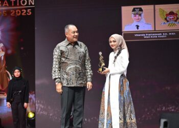 Mbak Wali Raih Penghargaan Kategori Women in Education Improvement Sebagai Scholarships For Underpriviledge People