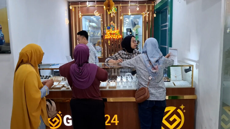 Masyarakat Kediri Berburu Emas di Pegadaian Untuk Investasi Usai Lebaran