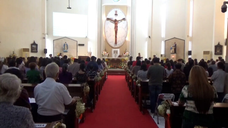 Ratusan Umat Katolik di Tulungagung Rayakan Paskah dengan Khidmat