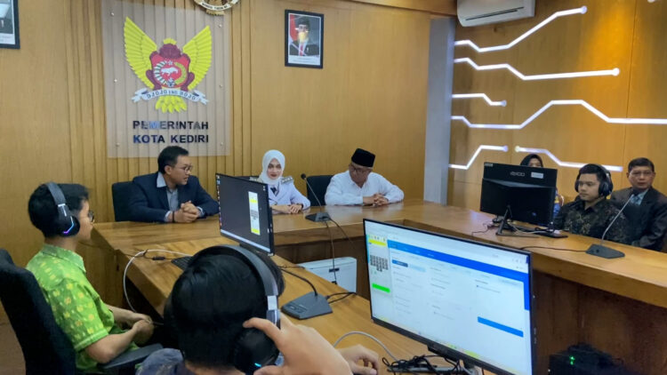 Pemkot Kediri  Simulasikan Call Center “Lapor Mbak Wali 112”