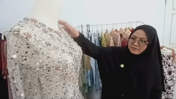 Ibu Muda di Blitar Sukses Bisnis Kebaya, Tembus Pasar Mancanegara