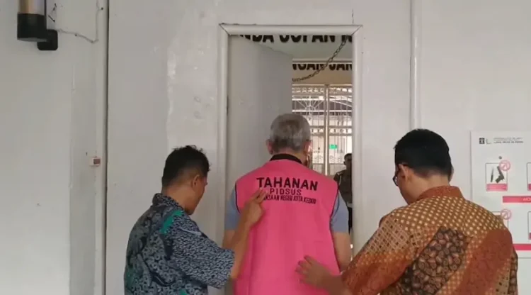 Dua Eks Pengurus KONI Kota Kediri Ditahan Terkait Dugaan Korupsi Dana Hibah, Satu Tersangka Masih Dirawat