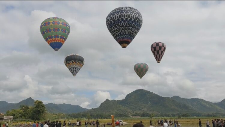 Solutif! Festival Balon Udara Tulungagung: Tradisi yang Kini Lebih Aman dan Terkendali