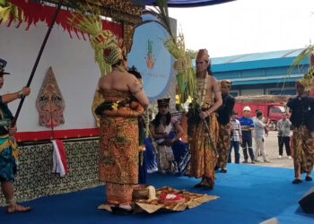 Ritual Pengantin Tebu, Tanda Dimulainya Buka Giling Tebu di Pabrik Gula Rejoso Manis Indo