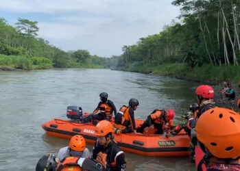 Remaja di Sanankulon Tenggelam di Sungai Brantas, Tim SAR Lakukan Pencarian