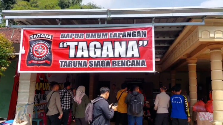 Dapur Umum Jadi Andalan Warga Terdampak Longsor di Mojo, Kediri