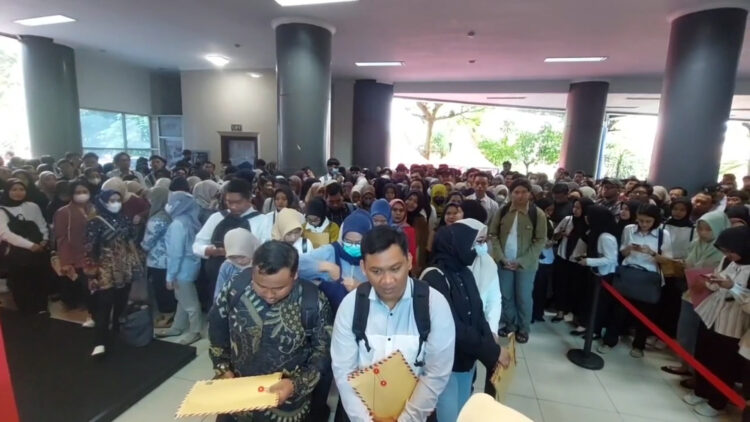 Ribuan Warga Serbu Job Fair Kediri 2025