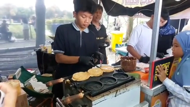 Jajanan Viral Kue Koin Mozarella Diserbu Pembeli Di Kediri