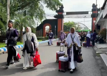 Suasana Haru Warnai Pelepasan 1.092 Jamaah Haji Kediri, Mas Dhito Beri Pesan Khusus