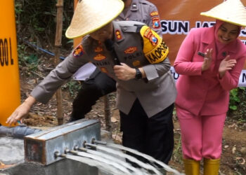 Polres Trenggalek Salurkan Bantuan Tandon Air untuk Hidupkan Kawasan Ketahanan Pangan