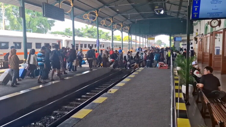 Libur Panjang Hari Waisak, Jumlah Penumpang di Stasiun Kediri Meningkat