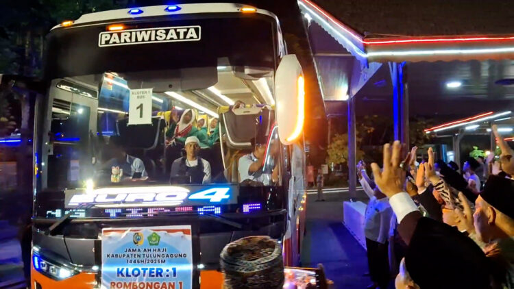 Ratusan Calon Jamaah Haji Tulungagung Kloter 1-3 Diberangkatkan, 14 Orang Tertunda karena Visa