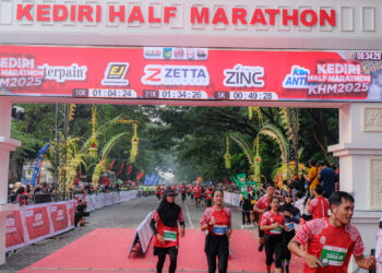 Zetta Berpartisipasi Dukung Semangat Pelari di Kediri Half Marathon 2025