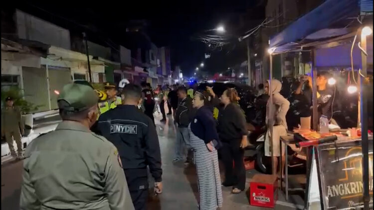 Pemkot Kediri Tertibkan PKL Yang Langgar Aturan di Trotoar Jalan Patimura