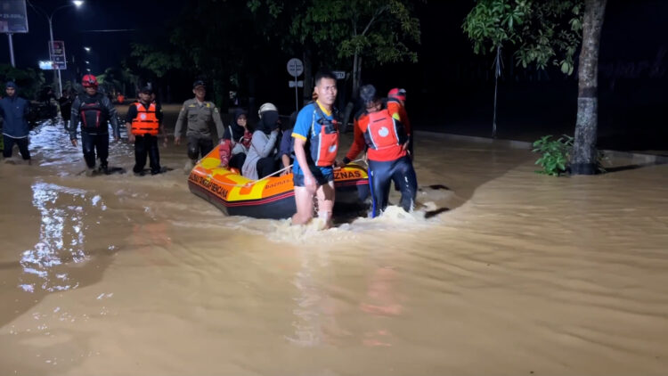 Empat Kecamatan di Trenggalek Terendam Banjir Evakuasi Warga Terus Dilakukan